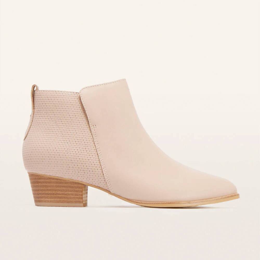 NEW FRANKIE4 women's charleston leather boot in warm sand